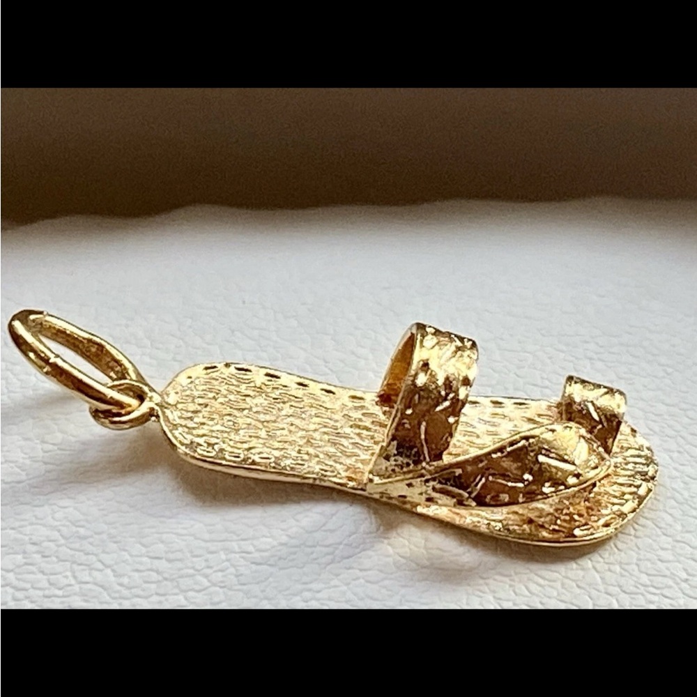 18k Gold Flip Flop Summer Sandal Charm Pendant - Hallmarked 750 (Unoaerre) - Picture 5 of 13